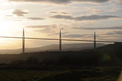 Viaduc de Millau au coucher_4489069638_l.jpg